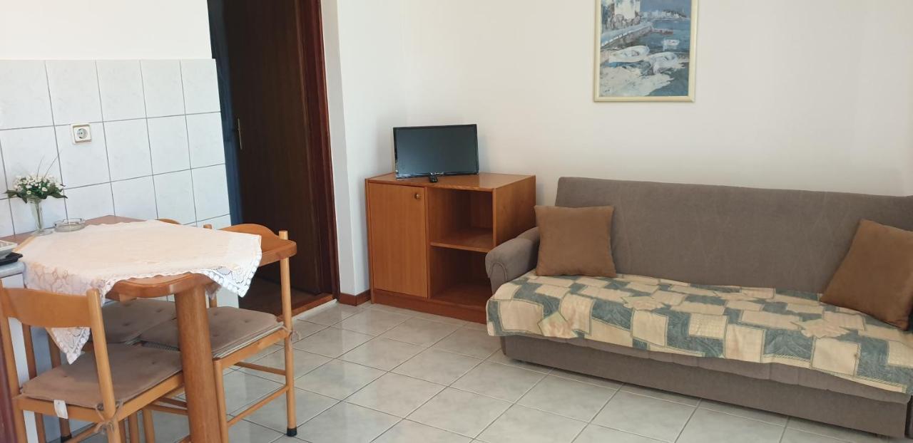 Apartments L.Z. Starigrad Paklenica Exterior foto