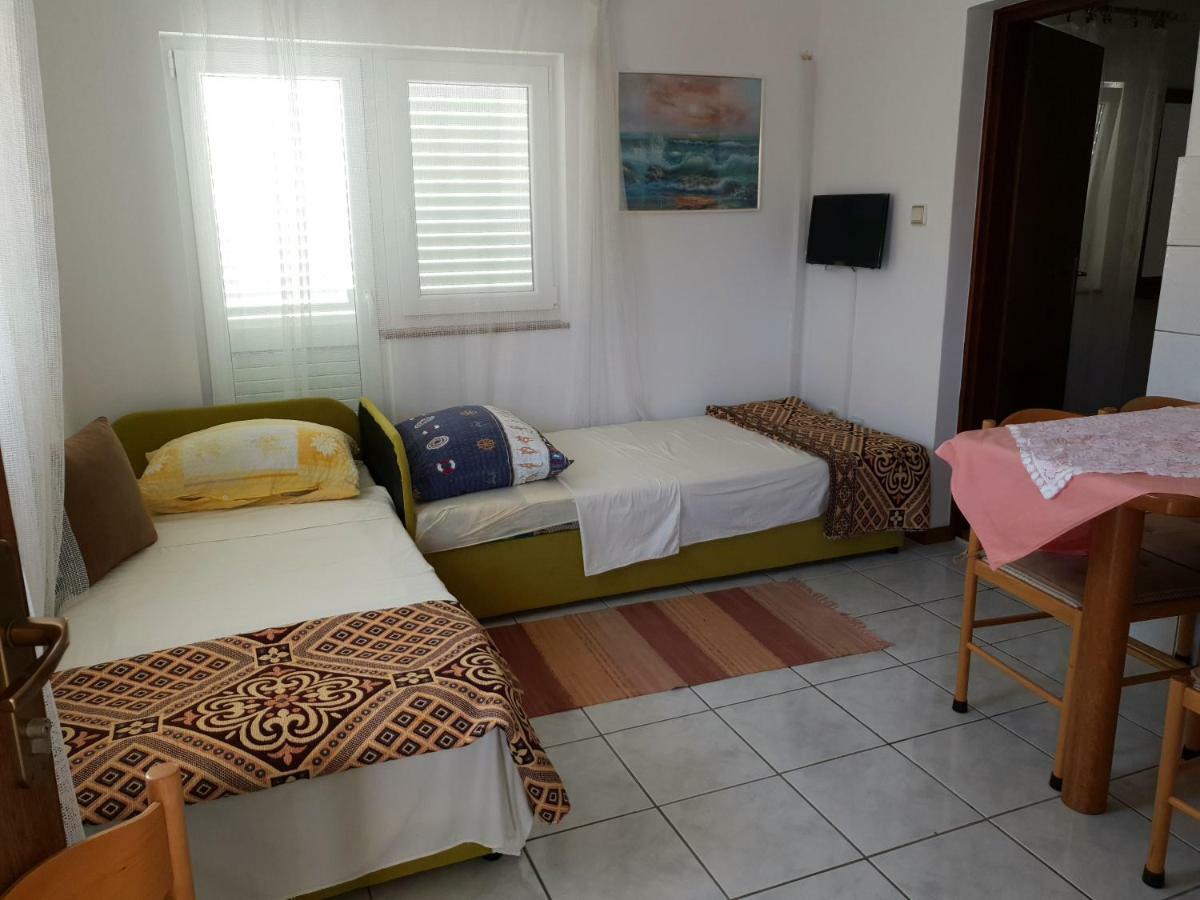 Apartments L.Z. Starigrad Paklenica Exterior foto